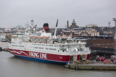 Helsinki, Finlandiya - 17 Ocak 2020: Helsinki limanındaki Rosella yolcu feribotu