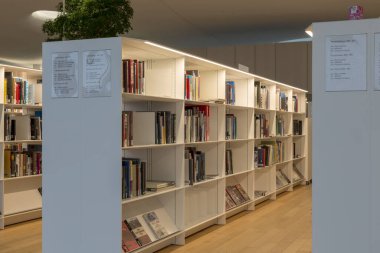 Helsinki, Finlandiya - 17 Ocak 2020: Helsinki Merkez Kütüphanesi Oodi