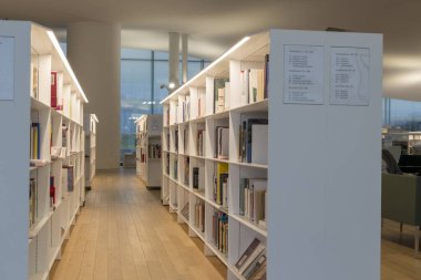 Helsinki, Finlandiya - 17 Ocak 2020: Helsinki Merkez Kütüphanesi Oodi