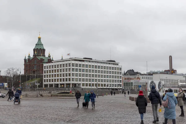 Helsinki Finlandia Stycznia 2020 Widok Ulicę Centrum Helsinek Zimowy Pochmurny — Zdjęcie stockowe
