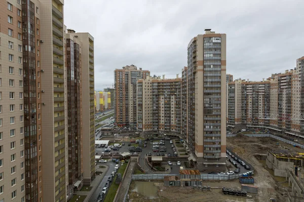 俄罗斯圣彼得堡 2020年1月19日 圣彼得堡普里莫尔斯基区一座住宅建筑群的多层建筑 — 图库照片
