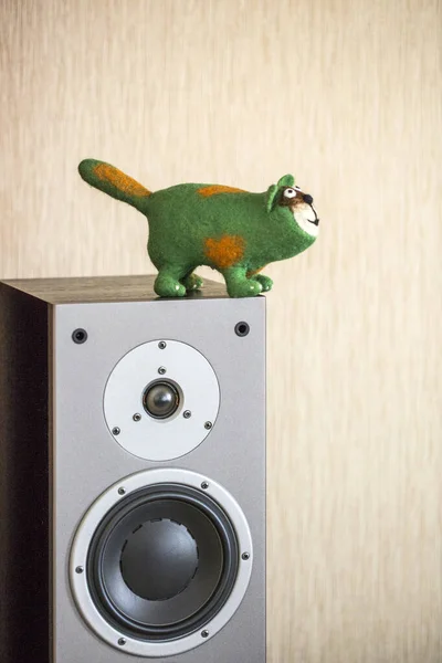 緑の猫 フェルトウール製の柔らかいおもちゃ — ストック写真