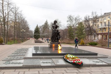 Belgorod, Rusya - 21 Ocak 2020: Belgorod 'un merkezindeki Katedral Meydanı' ndaki Ebedi Alev Anma Kompleksi