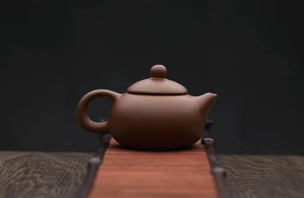Cérémonie traditionnelle du thé, tasse de thé avec fond en bois Photo De Stock