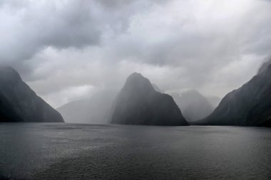 Fiordland Milli Parkı Yeni Zelanda manzara