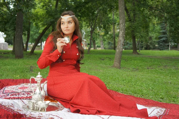 Doğu görünüm genç kadın