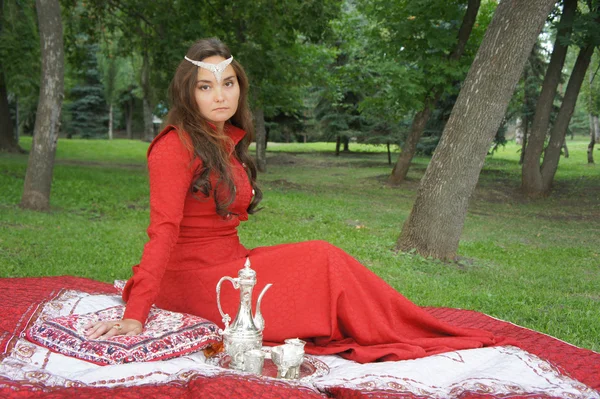 Doğu görünüm genç kadın