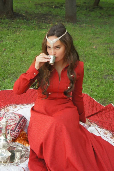 Doğu görünüm genç kadın