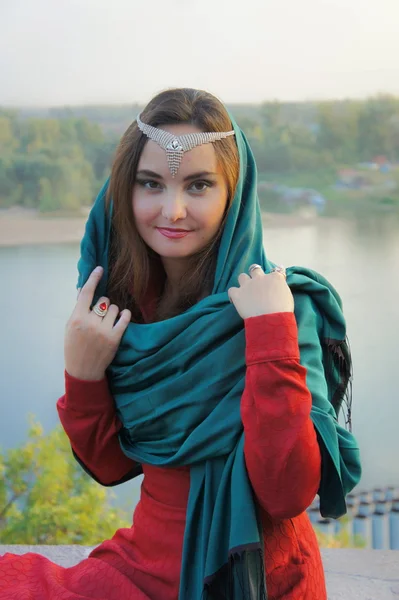 Doğu görünüm genç kadın