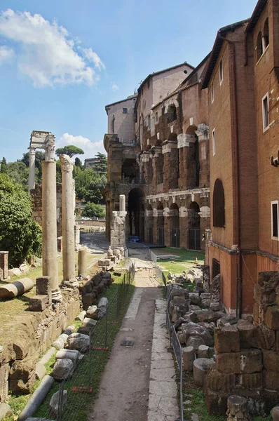 Foto de Marcello Theater y Templo de Apolo Medicus Sosianus — Foto de Stock