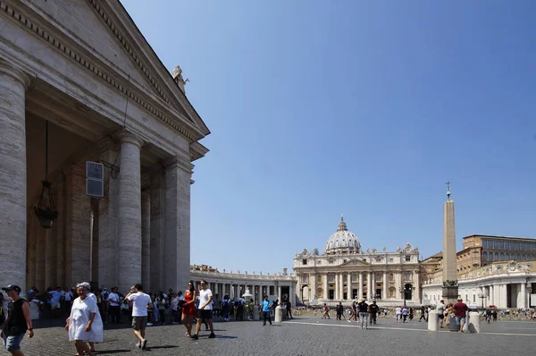 Fotoğraf: Vatikan Dikilitaş ve Aziz Peter Bazilikası — Stok fotoğraf