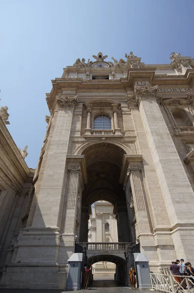 St. Peters Bazilikası Güvenlik Servisi — Stok fotoğraf