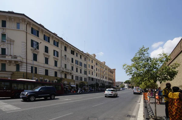 Via di Porta Cavalleggeri street, view from Fountain di Porta Cavalleggeri — 스톡 사진