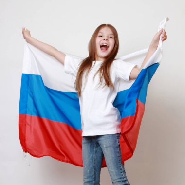 Küçük kız holding Rus bayrağı