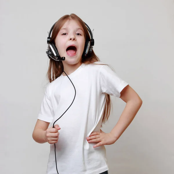 Fashion Little Girl Headphone Singing — Stock Photo, Image