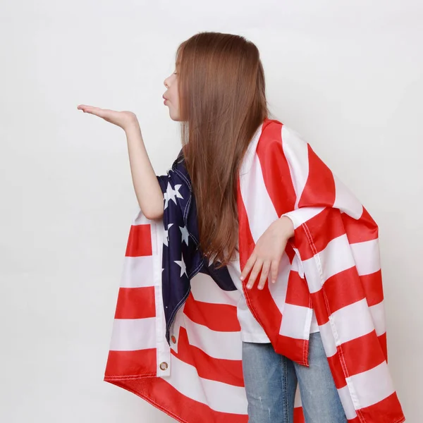 Kleines Mädchen Und Amerikanische Flagge — Stockfoto