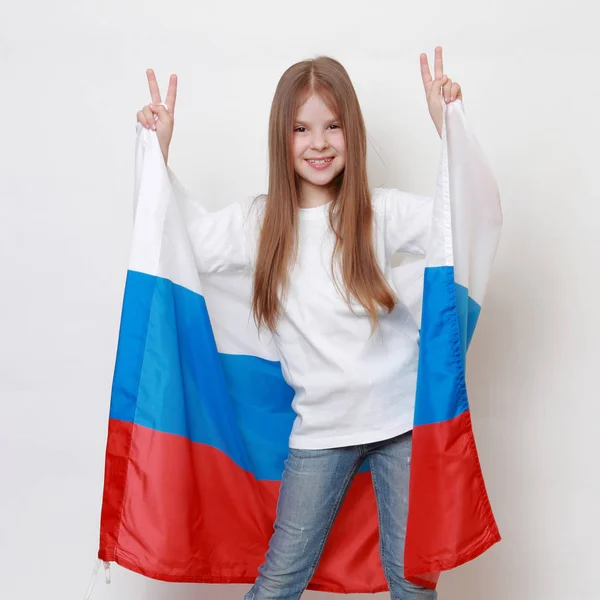 ロシア国旗を持つ少女 — ストック写真