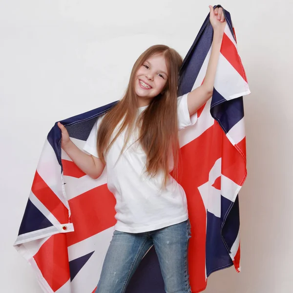 Chica Joven Feliz Sosteniendo Una Bandera Gran Bretaña Bandera Británica —  Fotos de Stock