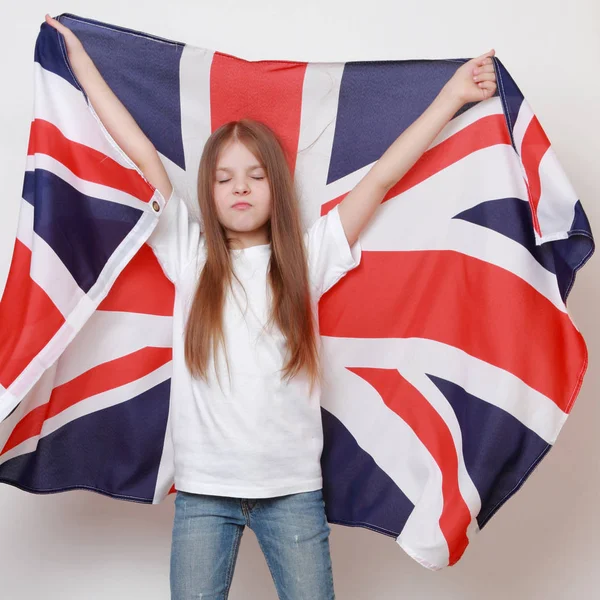 Ragazza Felice Con Una Bandiera Della Gran Bretagna Bandiera Britannica — Foto Stock