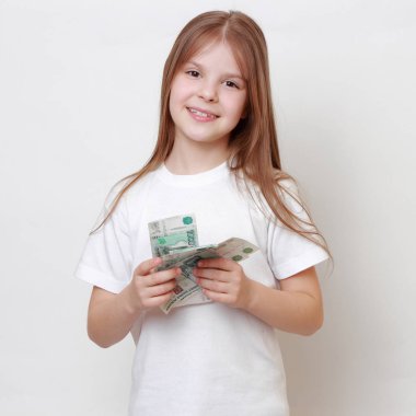 Rus nakit para tutan Avrupa güzel küçük bir kız