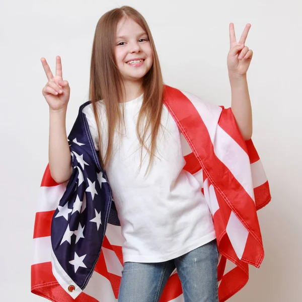 Αξιολάτρευτο Κοριτσάκι Και Αμερικανική Σημαία — Φωτογραφία Αρχείου