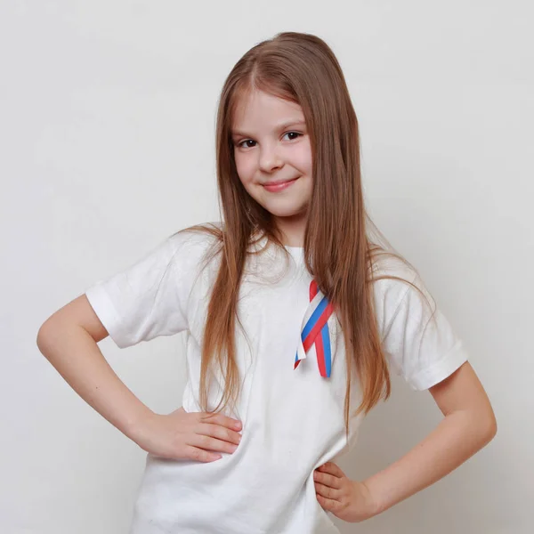 Маленькая Девочка Русской Лентой Флаге — стоковое фото