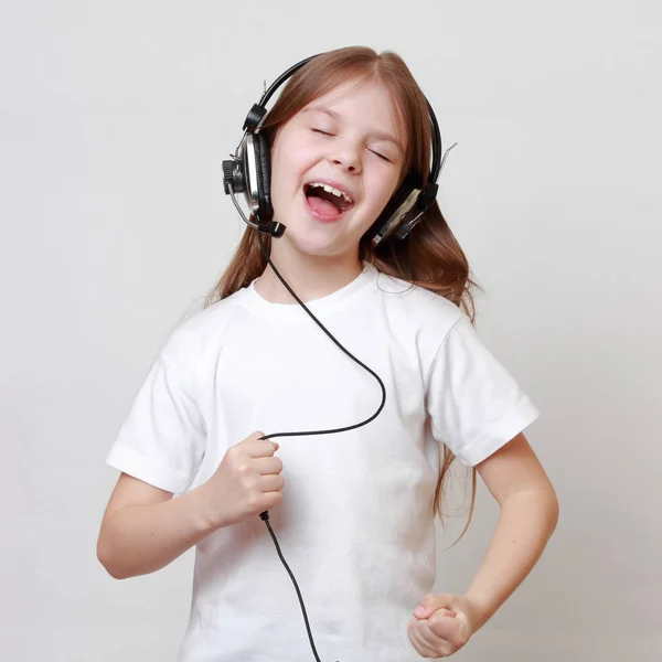 Fashion Little Girl Headphone Singing — Stock Photo, Image