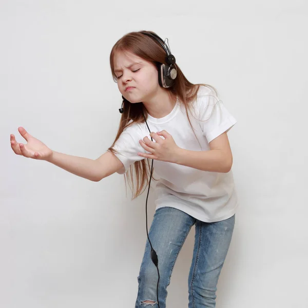 Fashion Little Girl Headphone Singing — Stock Photo, Image