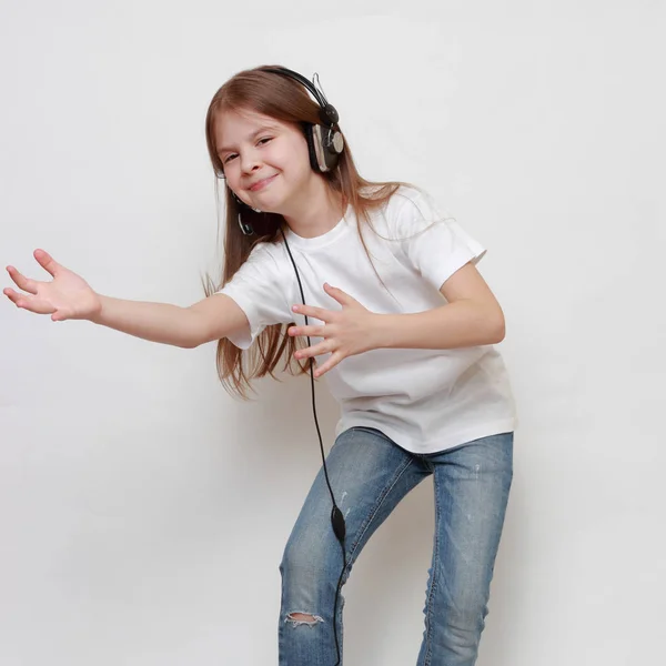 Fashion Little Girl Headphone Singing — Stock Photo, Image