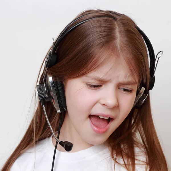 Fashion Little Girl Headphone Singing — Stock Photo, Image