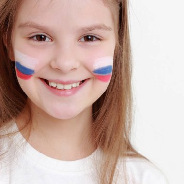 Gülen mutlu küçük kız Rus bayrağı simgesi olan