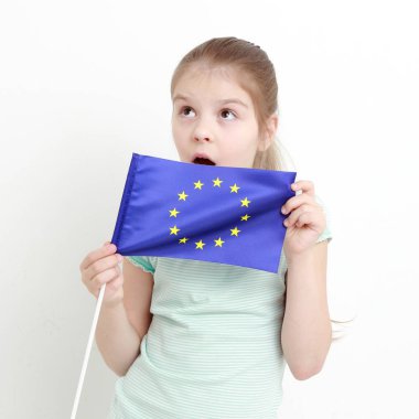 çocuk ve Avrupa bayrağı