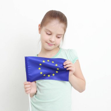 çocuk ve Avrupa bayrağı