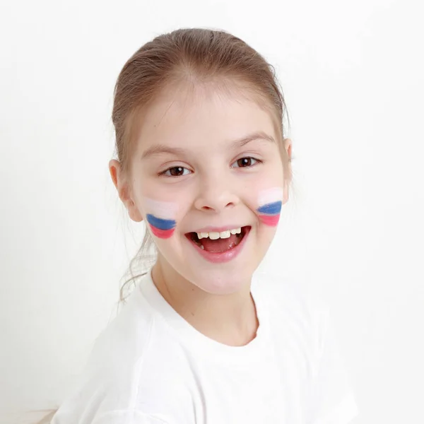 Gülen Mutlu Küçük Kız Rus Bayrağı Simgesi Olan — Stok fotoğraf