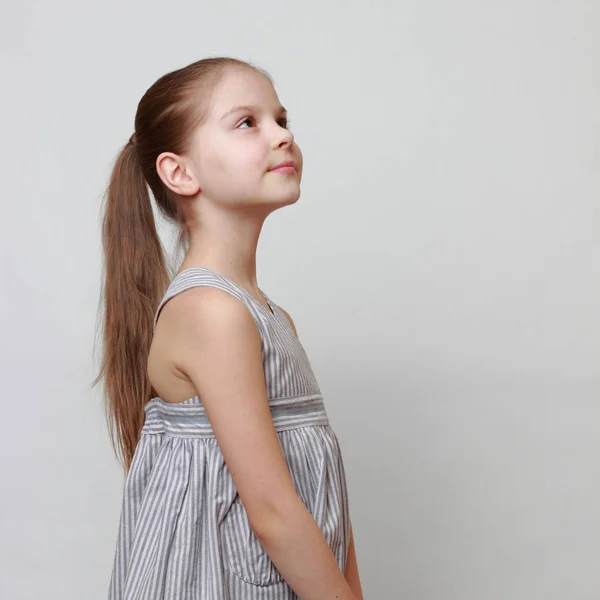 Красивая Маленькая Девочка Изображающая Модель — стоковое фото