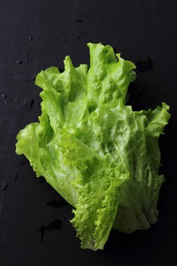 Stüdyo yansıma yeşil salata doku seçilen odak.