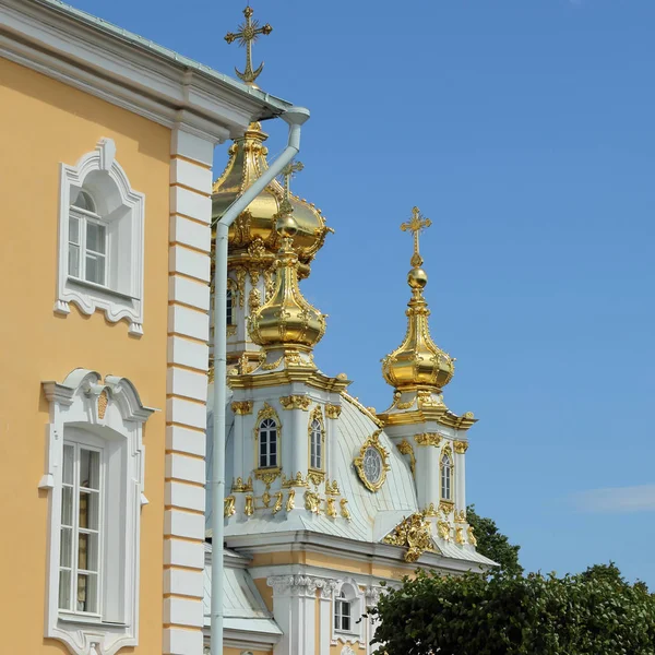 Peterhof Saint Petersburg Federacja Rosyjska Czerwca 2016 Pałac Kościoła Świętych — Zdjęcie stockowe