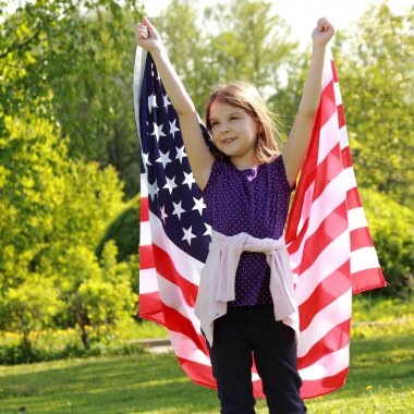 Güzel çocuk ve bayrak