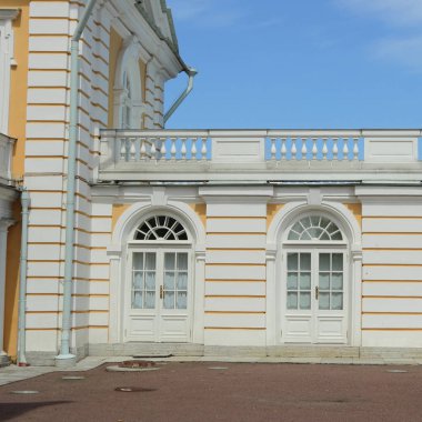 Peterhof, Saint-Petersburg, Rusya Federasyonu - 22 Haziran 2016: Palace kilise Aziz Peter ve Paul, Peterhof.