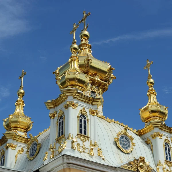 Palace church of Saints Peter and Paul in Peterhof. — Stock Photo, Image