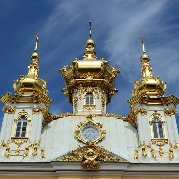 Palazzo dei Santi Pietro e Paolo a Peterhof . — Foto Stock