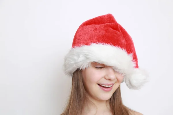Saisonales Studioporträt Eines Kleinen Mädchens Mit Weihnachtsmütze — Stockfoto