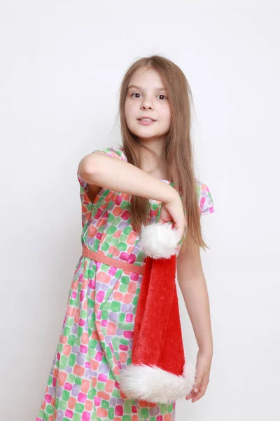 圣诞老人帽的小女孩 — 图库照片