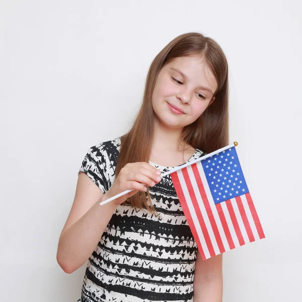 Menina bonito e bandeira — Fotografia de Stock