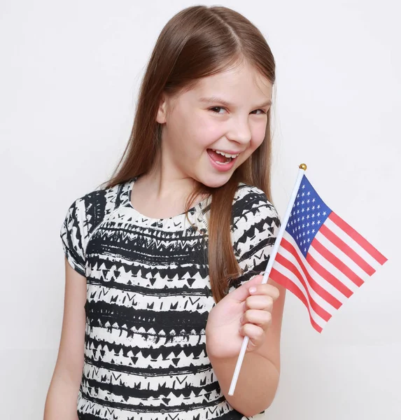 Menina Segurando Bandeira Dos Eua Estúdio — Fotografia de Stock