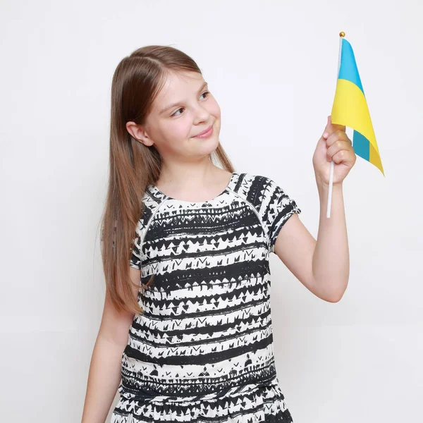 Genç kız ve bayrak