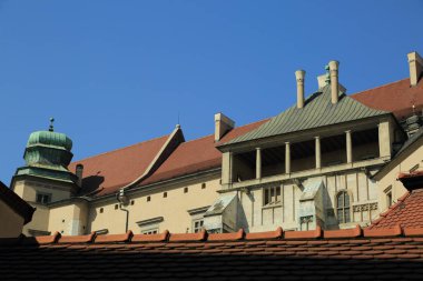 Krakow, Polonya - 1 Ağustos 2017: Wawel hill Katedrali ve Kalesi ile. Wawel Kalesi karmaşık bir tarihi mimari antik kentin merkezidir.