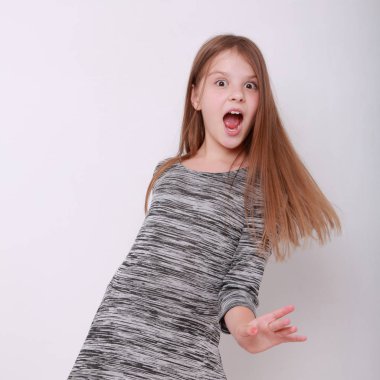 Beyaz küçük kız stüdyo portre