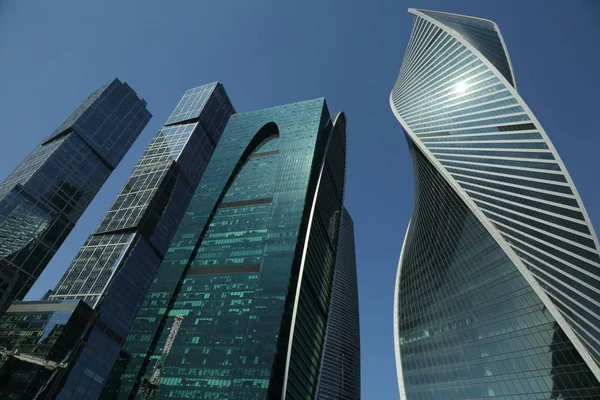 俄罗斯莫斯科 2017 低角度视图的莫斯科城市摩天大楼 莫斯科市 莫斯科国际商务中心 是在市中心的未来派设计现代商业建筑 — 图库照片