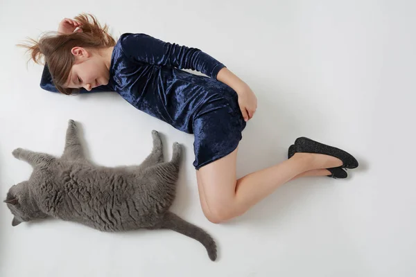 Kid and cat — Stock Photo, Image